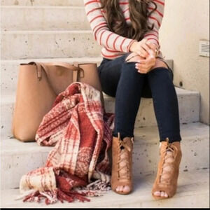 NWOT Sam Edelman Yvie peep toe ankle booties